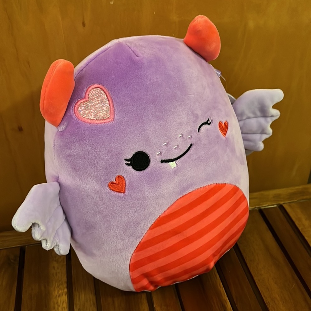 🛍️ NWT 8” Atwater the Monster Alien Valentine’s Day edition Squishmallow heart - Picture 6 of 7